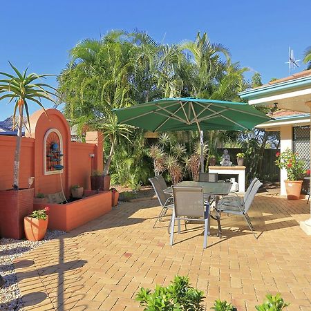 Golden Cane Bed & Breakfast Bargara Extérieur photo