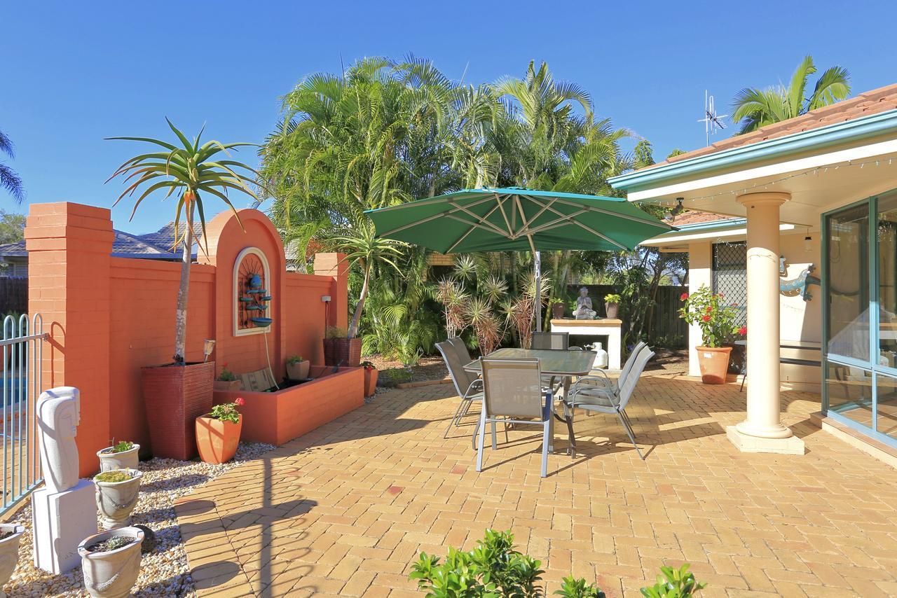 Golden Cane Bed & Breakfast Bargara Extérieur photo